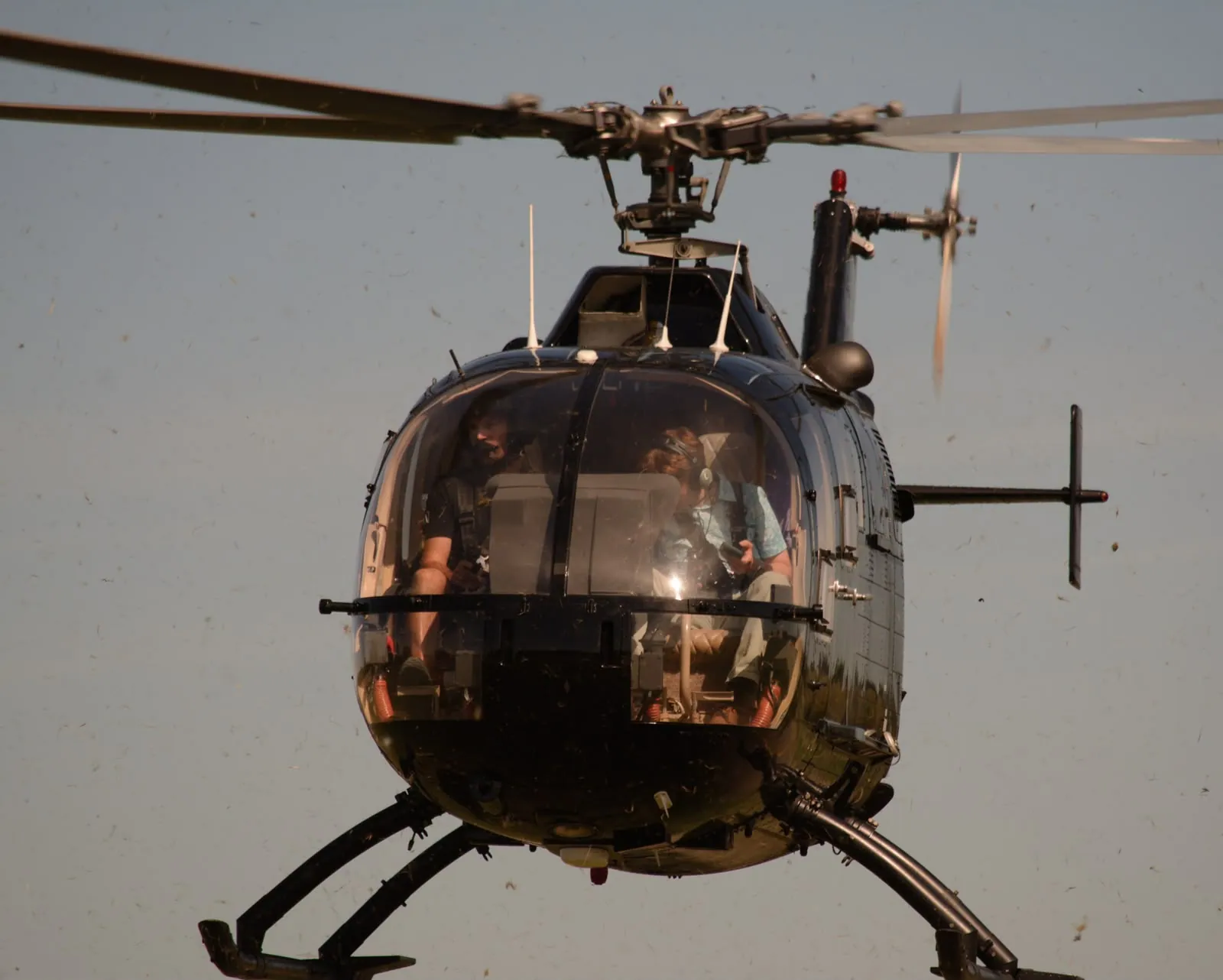 MBB BO105 PH-AHB von vorn im Flug