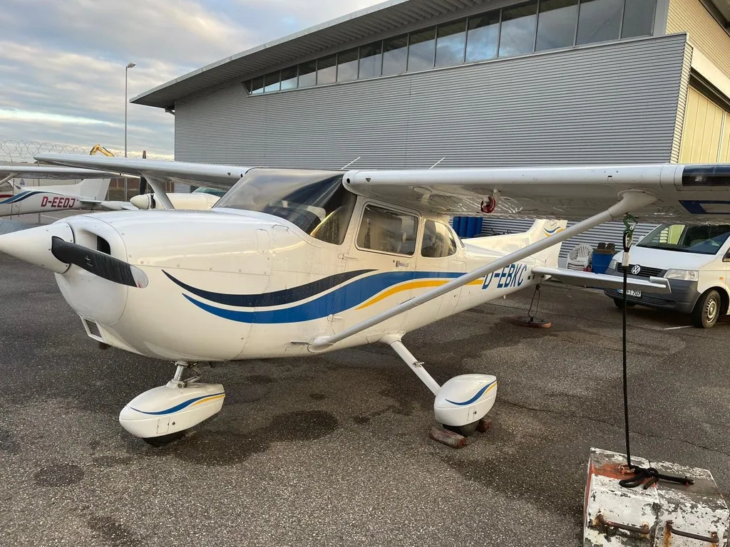 Cessna 172 D-EBKC auf dem Vorfeld